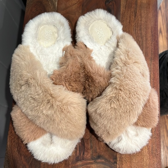 Target Stars Above Women Fuzzy Slippers! Size Large (9/10) - Picture 1 of 4